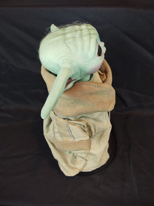 Sideshow Collectibles The Child Life-Size Figure (Baby Yoda, Grogu)